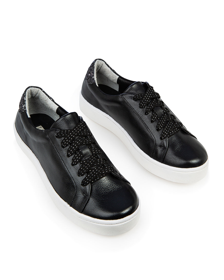 
                  
                    Clara | Negro
                  
                