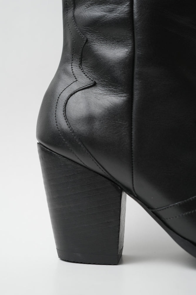 
                  
                    Austin | Negro
                  
                
