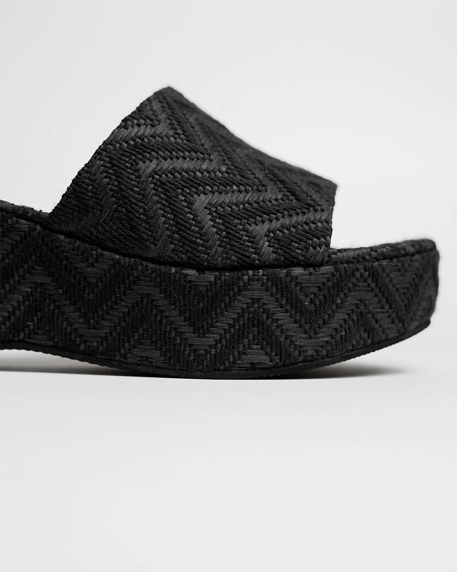 
                  
                    Cerdena | Negro
                  
                